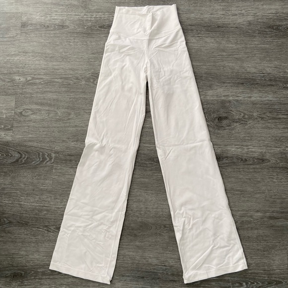 aritzia TNA white hi rise leggings - Picture 1 of 4